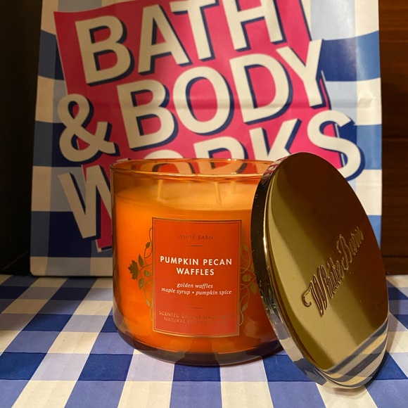 Pumpkin Pecan Waffles 3 Wick Candle White Barn NEW year round label - Picture 1 of 3
